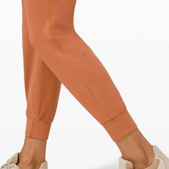 Lululemon Ready to Rulu Jogger in Desert Sun size 6 NWT - Picture 4 of 9